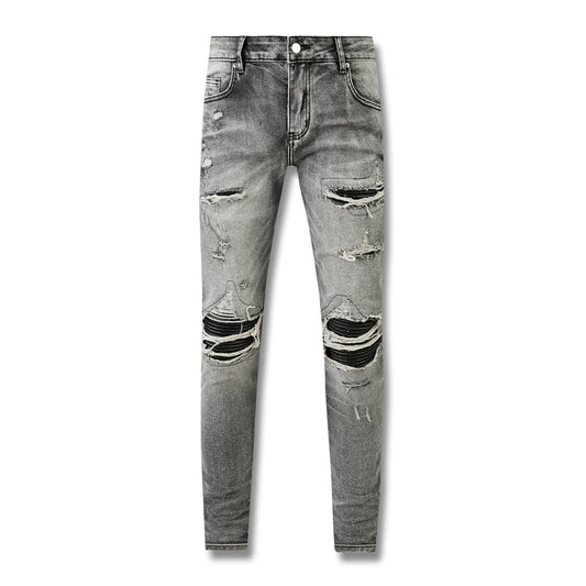 Jean skinny gris délavé pour homme avec genoux largement déchirés et empiècements en cuir noir pour un look urbain et audacieux 601