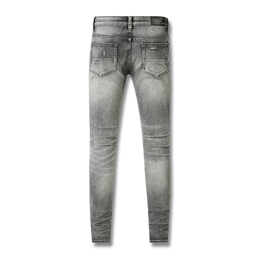 Vaqueros pitillo grises lavados de hombre con grandes rodillas rotas e inserciones de parches negros para un look urbano resistente 601