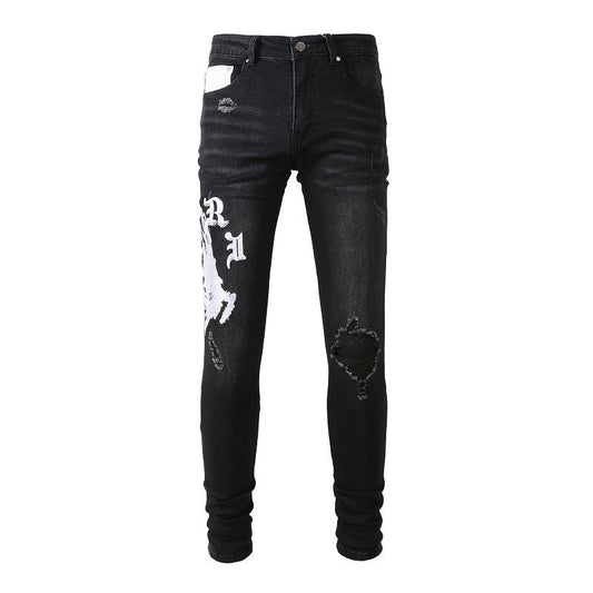 Jean skinny noir pour homme avec imprimé lettres gothiques, graphiques blancs artistiques et détails déchirés pour un style streetwear 881